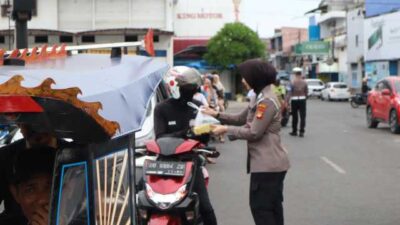 Imbau Warga Jaga Kamtibmas Jelang Lebaran, Srikandi Polres Bulukumba Lakukan ini