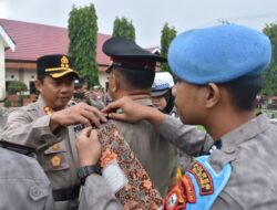 Kabag Ops dan Kasi Propam Polres Bulukumba Dapat Kenaikan Pangkat Pengabdian