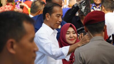 Presiden Jokowi Beli Jeruk dan Bawang Merah Saat Blusukan di Pasar Cekkeng Bulukumba, Segini Harganya