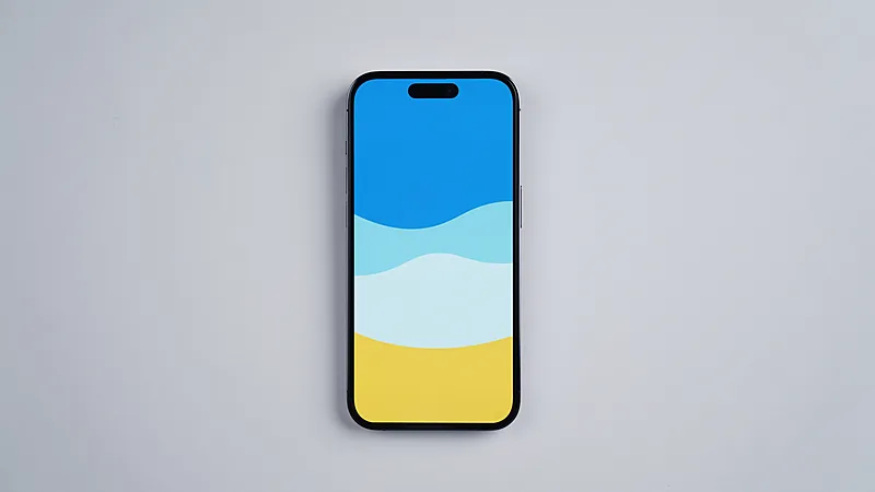 iPhone 14 Pro tampak depan di atas permukaan abu-abu polos, layarnya menyala dengan wallpaper biru-kuning dan Dynamic Island berbentuk pil di bagian atas