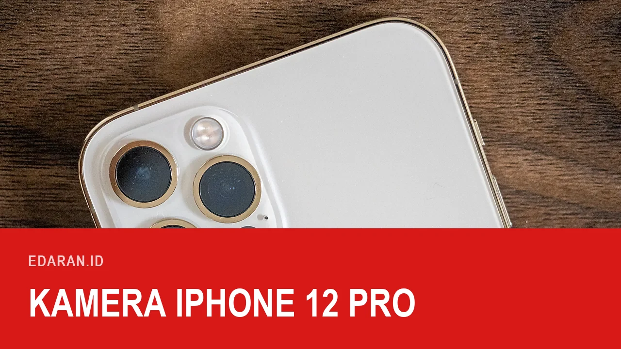Modul kamera iPhone 12 Pro putih dengan tiga lensa, lampu kilat, dan pemindai LiDAR, dengan teks judul Kamera iPhone 12 Pro