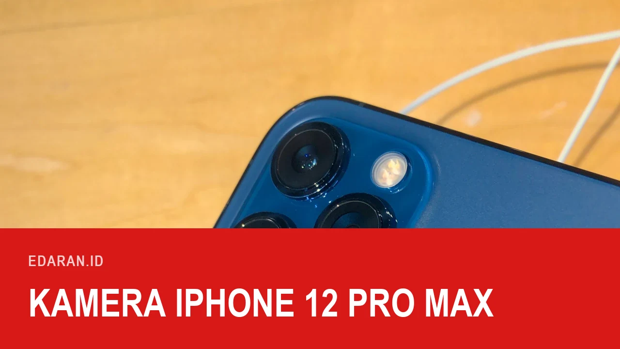 Modul kamera iPhone 12 Pro Max biru dengan tiga lensa, lampu kilat, dan pemindai LiDAR, dengan teks judul Kamera iPhone 12 Pro Max