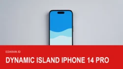 iPhone 14 Pro terlihat dari depan dengan potongan layar lonjong Dynamic Island, dengan teks judul Dynamic Island iPhone 14 Pro