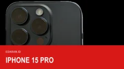 Punggung iPhone 15 Pro titanium hitam dengan tiga lensa kamera dan pemindai LiDAR, dengan teks judul iPhone 15 Pro